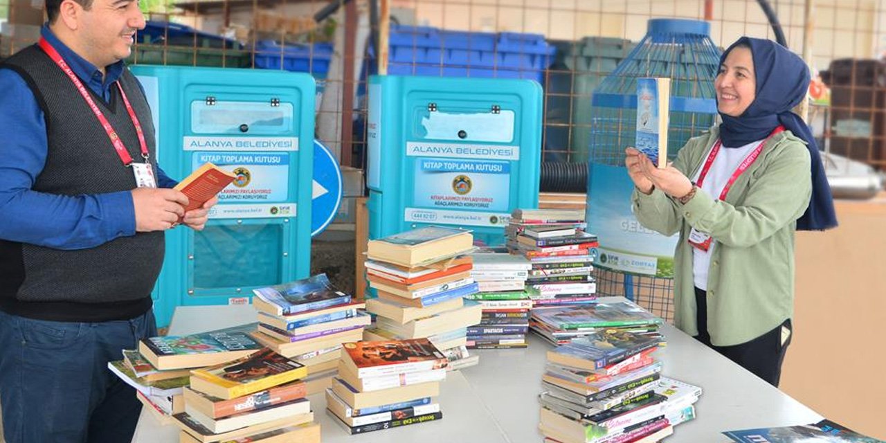 Alanya'da toplanan kitaplar çocuklara ulaşmaya devam ediyor