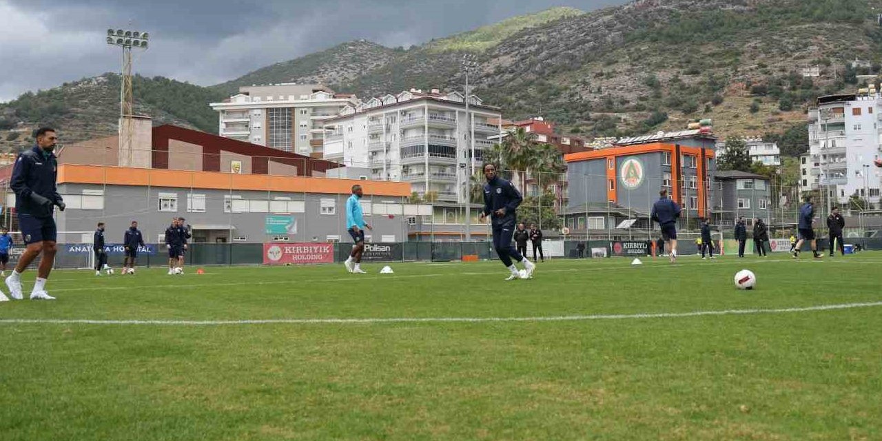 Alanyaspor, Sivasspor maçı öncesi hazırlıklarını tamamladı