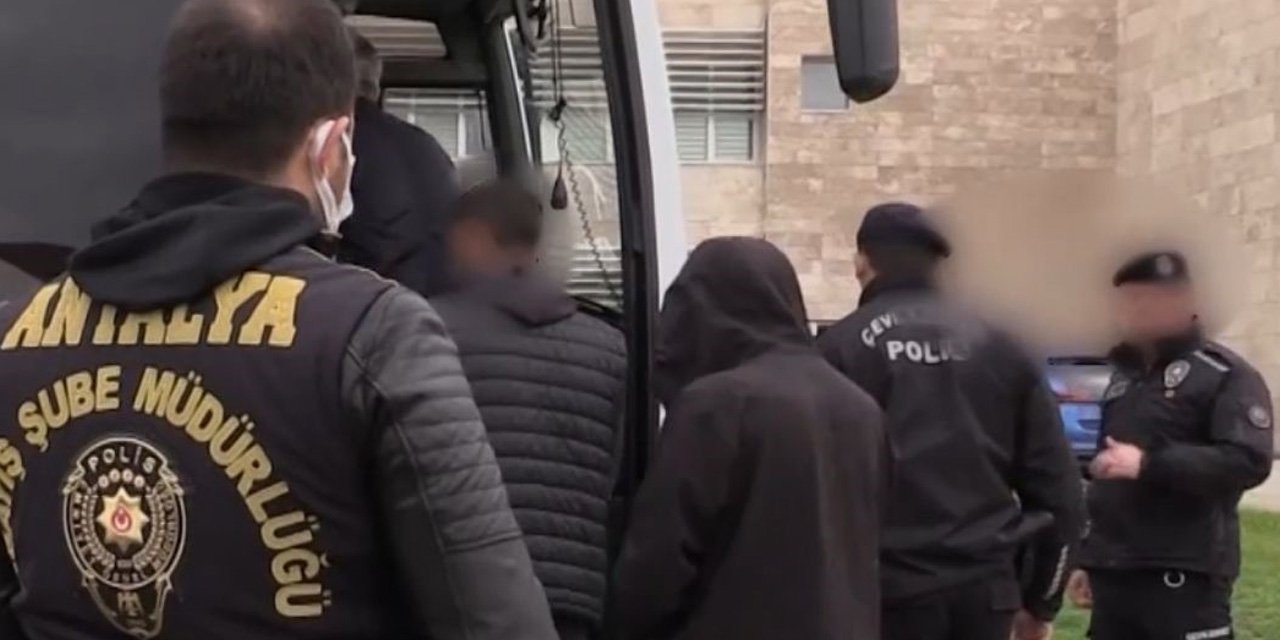 Antalya'da 'Asayiş ve Diğer Suçlardan Aranan' 220 şüpheli yakalandı