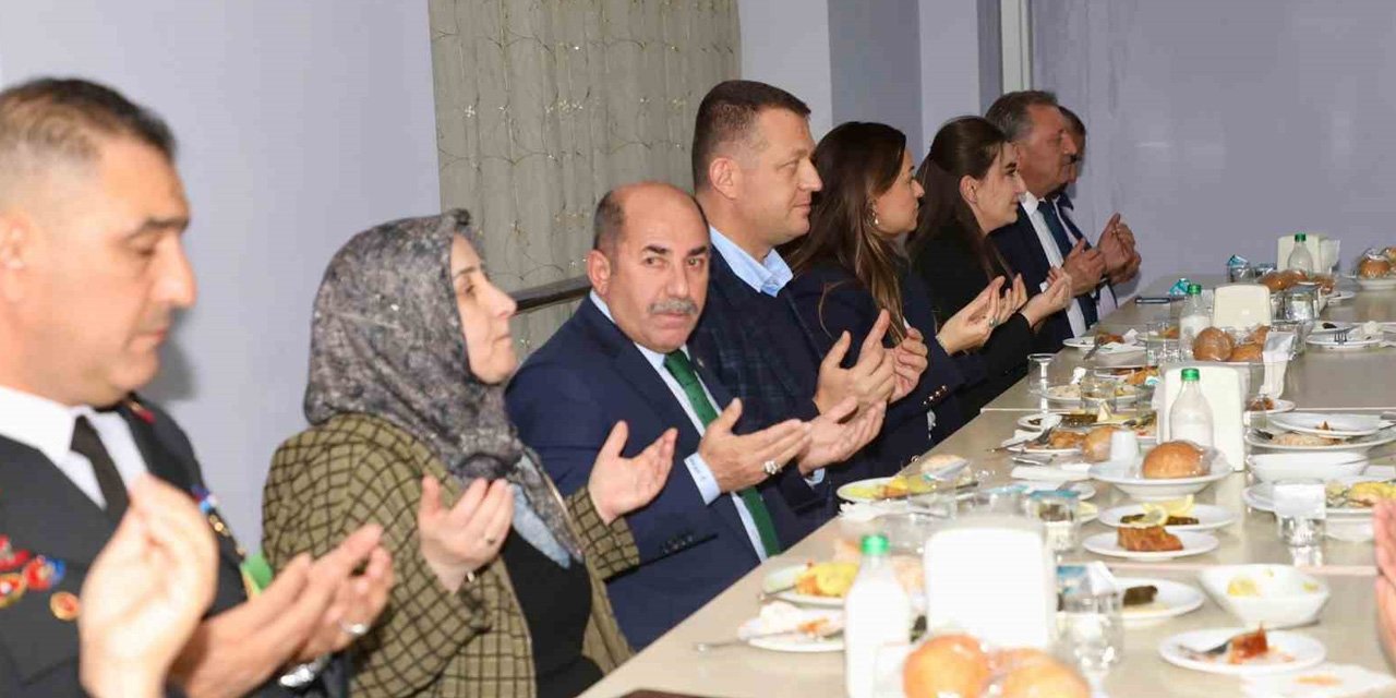 Alanya Kaymakamı Ürkmezer'den huzurevi sakinleriyle iftar yemeği