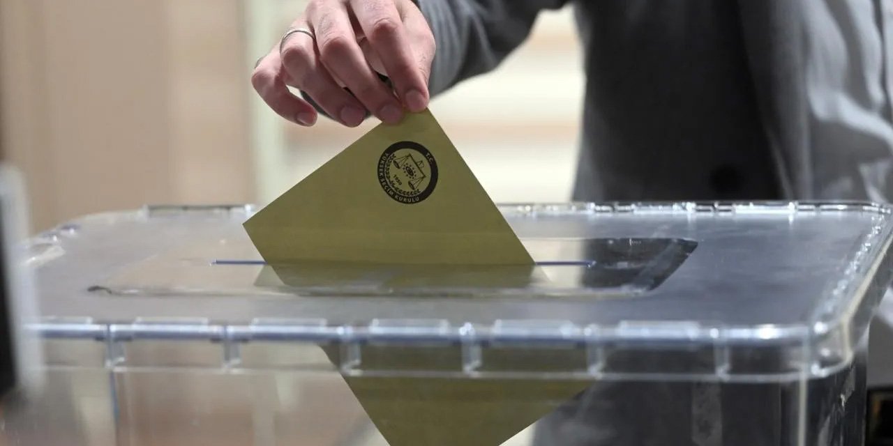 Alanya'da oy kullanma işlemi başladı