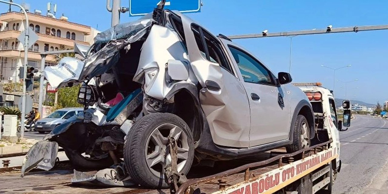 Alanya Belediyespor oyuncusu trafik kazasında yaralandı