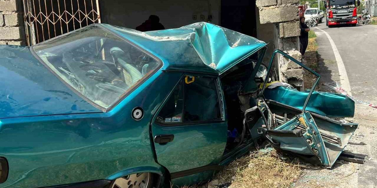 Alanya'da trajik kaza! Barakaya çarpan sürücü ağır yaralı