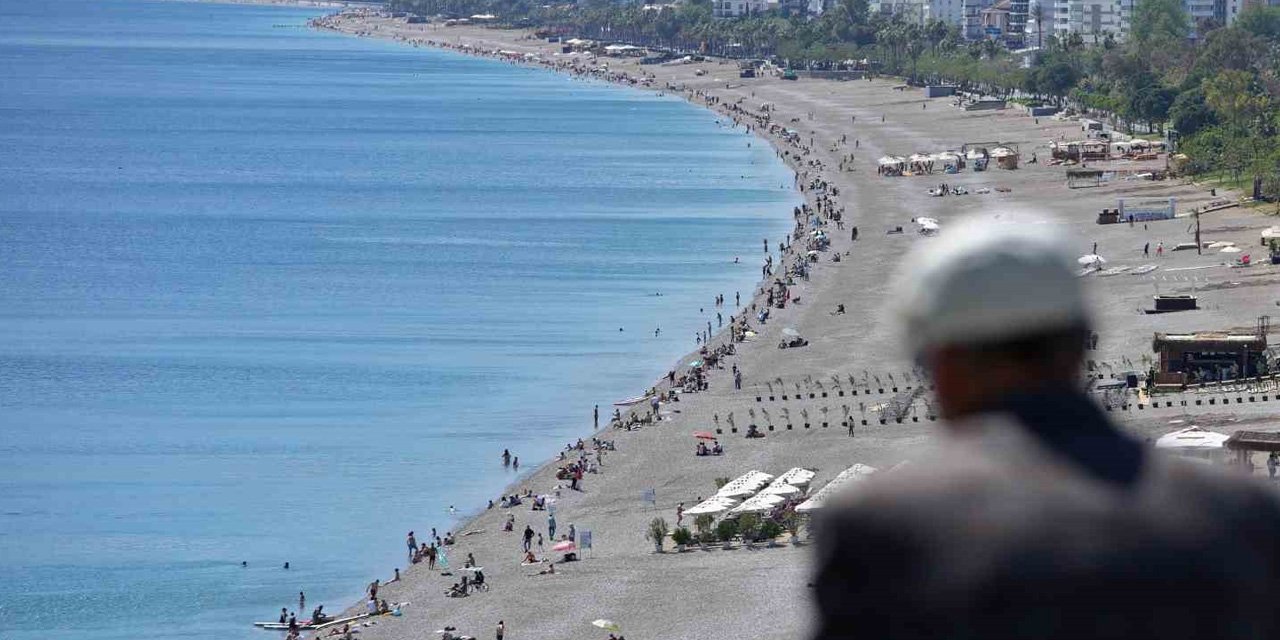 9 günlük bayram tatili Antalya'yı yaz havasına soktu