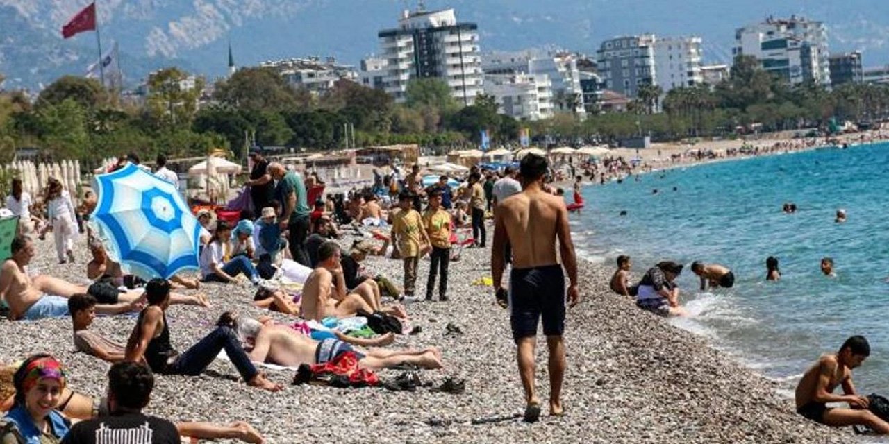 Antalya'da bayram, yaz görüntülerine sahne oldu