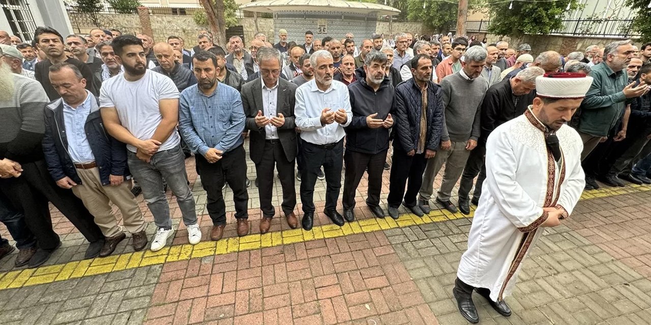 Filistinli şehitler için Alanya'da gıyabi cenaze namazı