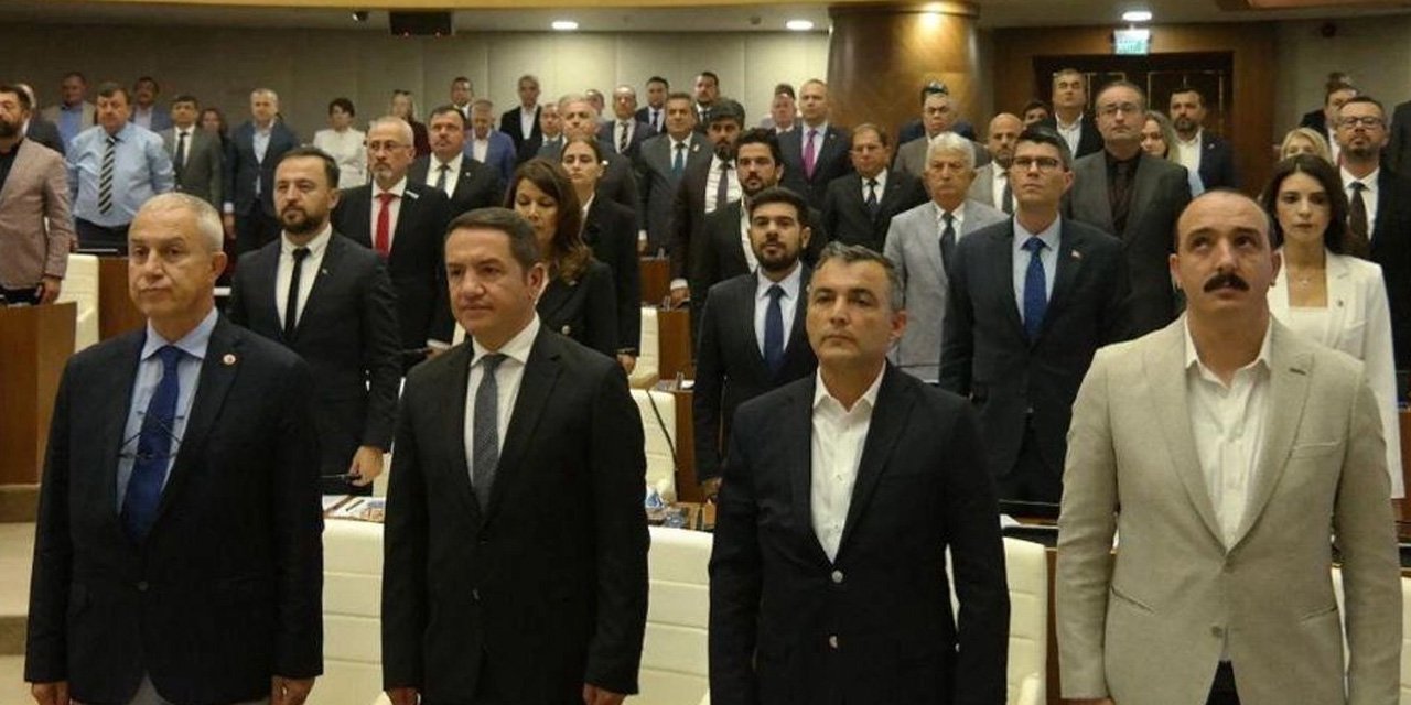 Başkan Özçelik, Antalya Büyükşehir Belediye Meclisi toplantısına katıldı