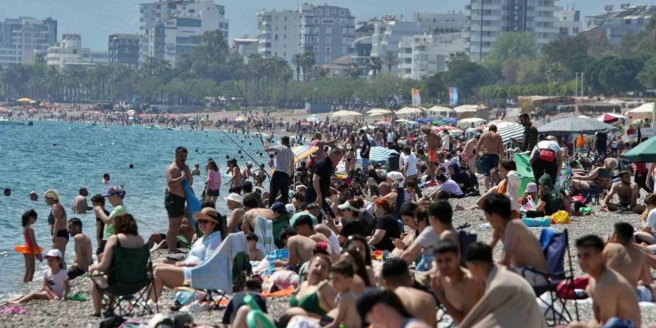 Antalya ve Alanya 9 günlük bayram tatilinde turizmde canlılık yaşadı