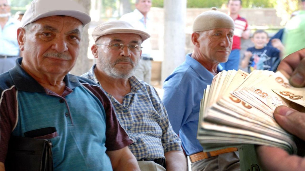 Emeklilerin Bayram Sevinci: En Düşük Maaş 15.000 TL’ye Yükseliyor