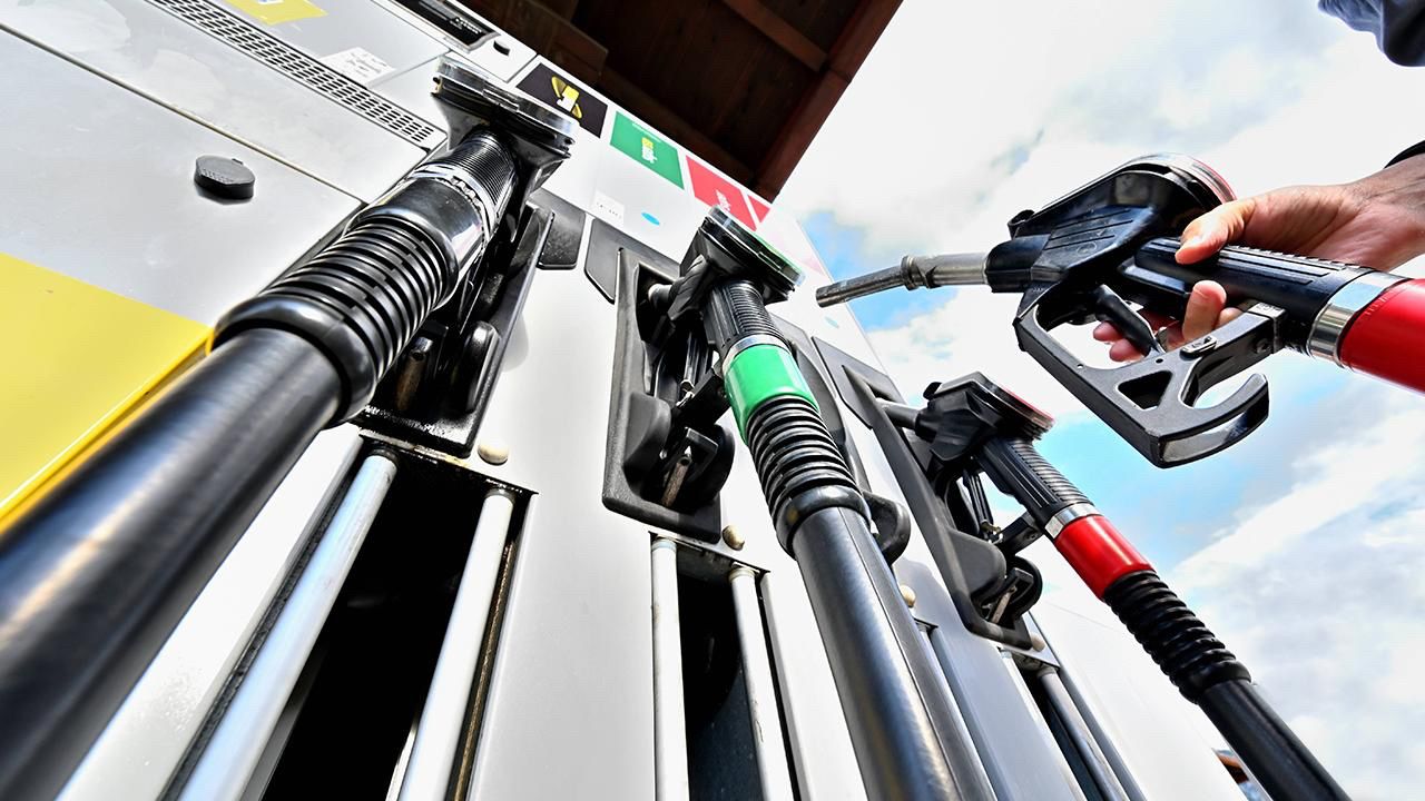 Akaryakıt ve Petrol Fiyatlarındaki Son Dalgalanmalar: Güncel Durum ve Gelecek Beklentileri