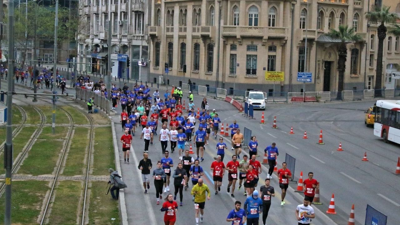 Maraton İzmir Nedeniyle İzmir Metrosu ve Konak Tramvayı'nda Özel Düzenleme