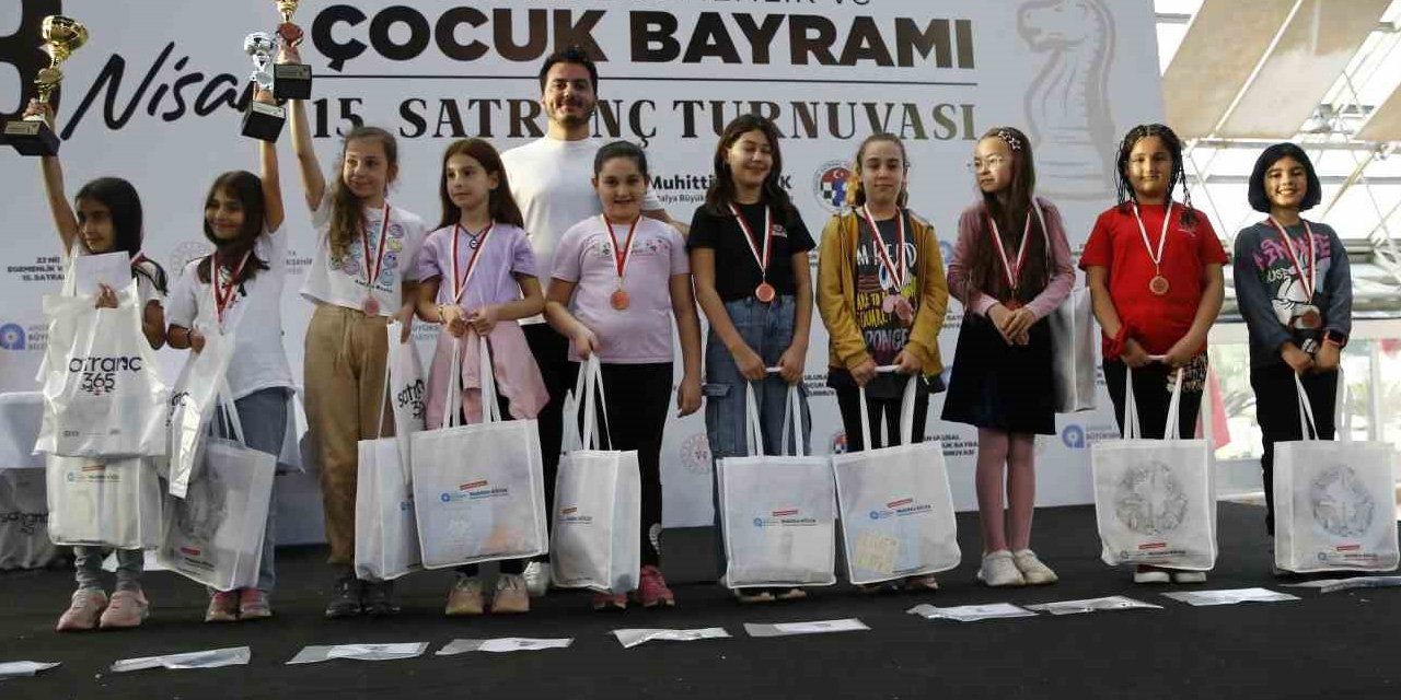 Antalya'da geleceğin satranççıları yarıştı! Şampiyon belli oldu