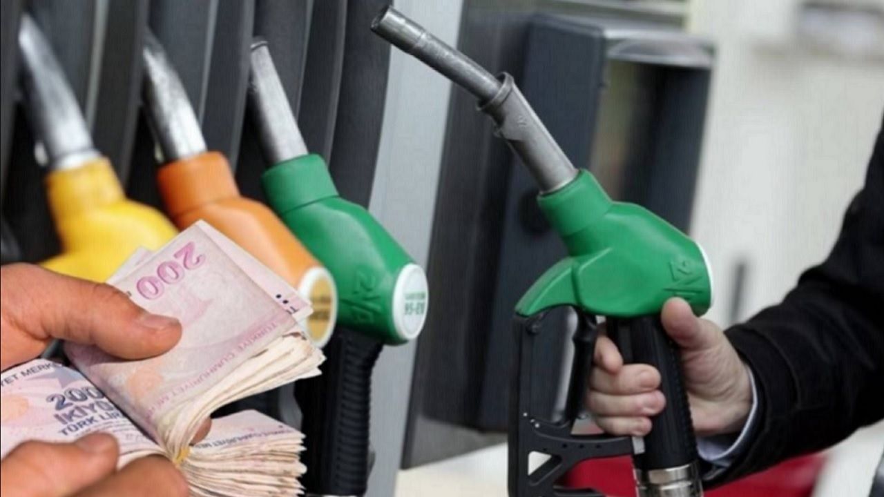 Yakıt Fiyatlarında Büyük İndirim: Sürücüler Depolarını Doldurma Fırsatında