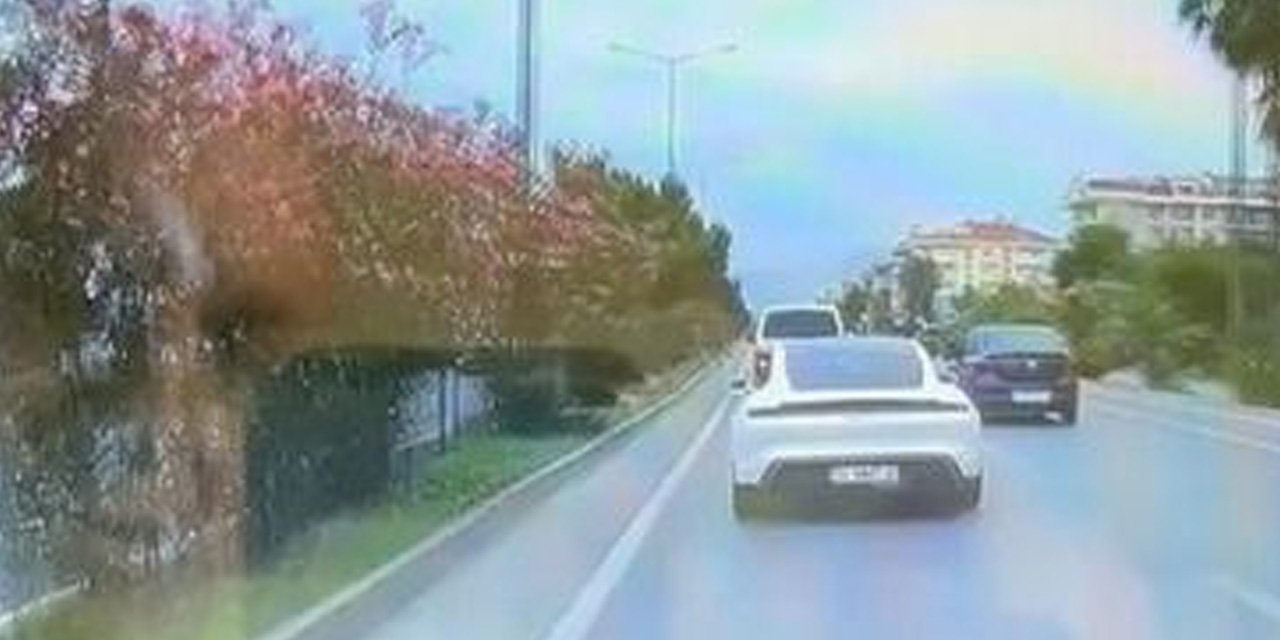 Alanya'da trafik dehşeti! Tehlikeli sürücü kameralara yakalandı