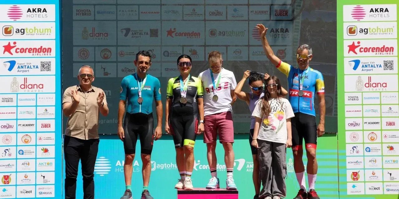 Alanyasporlu bisikletçiler 3 madalya ile döndü
