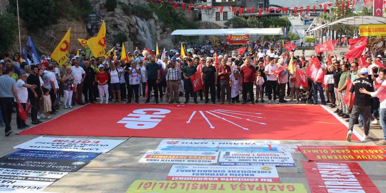 Alanya, 1 Mayıs Emek ve Dayanışma Günü'nü kutladı