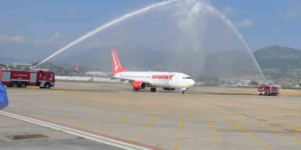 Corendon'un ilk Brüksel uçuşuna Gazipaşa-Alanya Havalimanı'nda su takı töreni