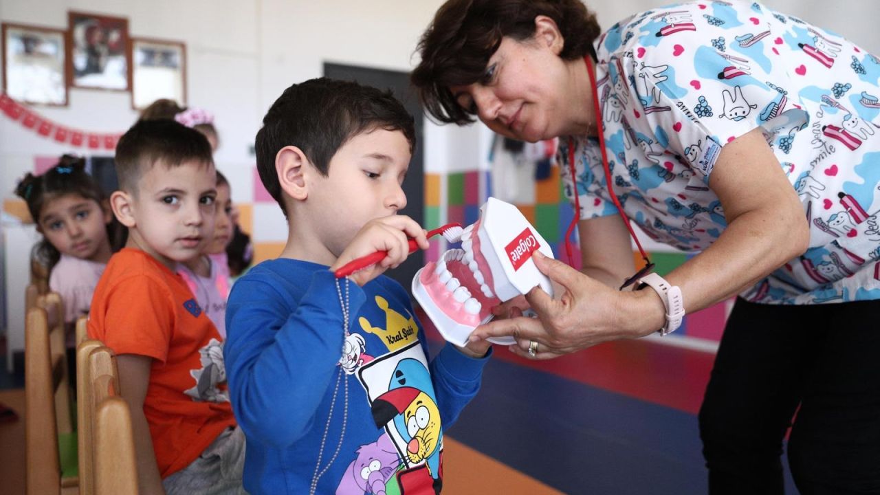 Konak’ta Çocuklar Diş Fırçalamayı Sevdi: Eğlenceli Proje Başarıya Ulaştı