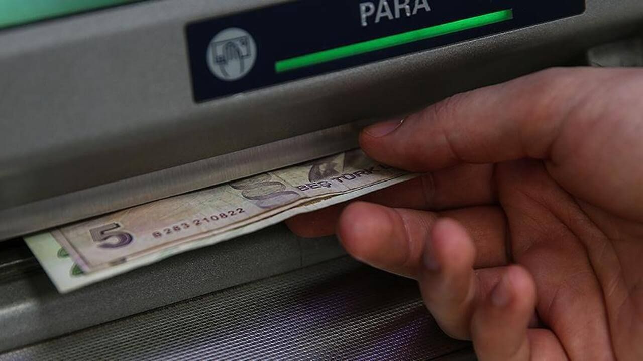 ATM'den Emekli Maaşını Çekenlere 6.250 TL Ödeme Yapılacak