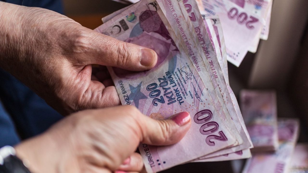 Emeklilere Müjde: 16 Milyon Emeklinin Hesabına 12.300 TL Ek Ödeme Yatırılıyor
