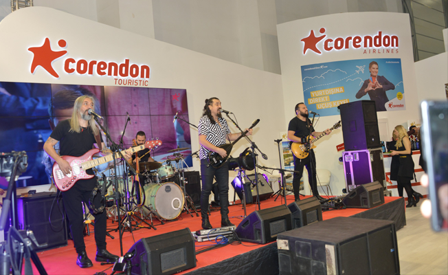 Corendon Airlinestan Travel Turkey İzmirin ilk gününde konser sürprizi