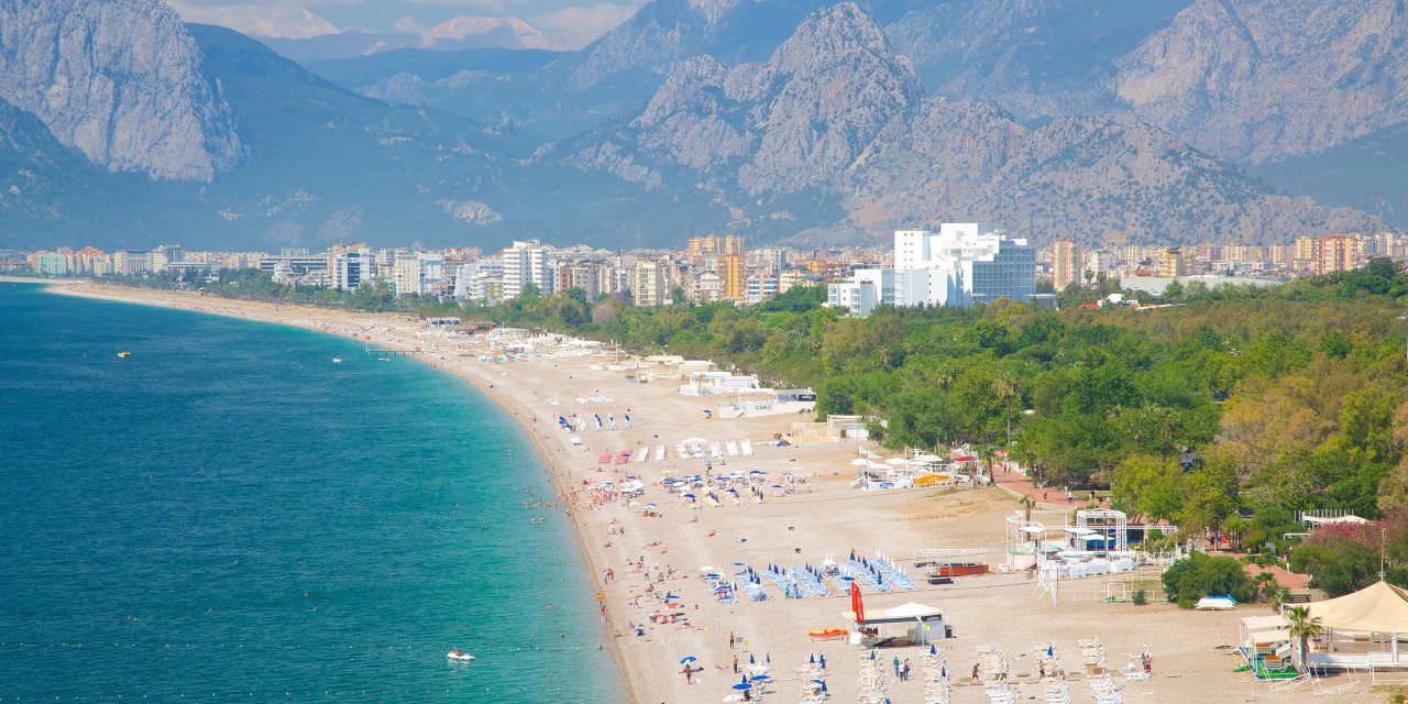 Antalya'da denize girmenin maliyeti 1500 TL