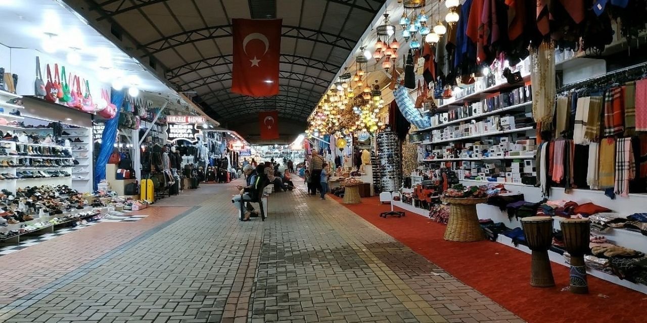 Alanya esnafı umut bağladı! Ruhsat koşulları esnetilecek!