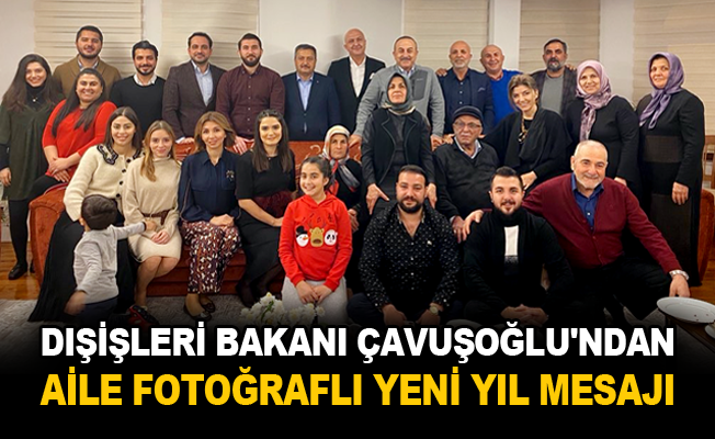 Dışişleri Bakanı Çavuşoğlu'ndan aile fotoğraflı yeni yıl mesajı