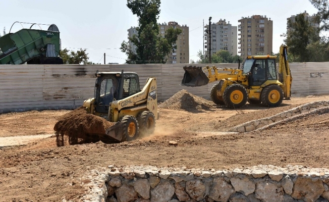 Muratpaşa Belediyesi, Zeytinköy’deki yeni parkın yapımını sürdürüyor