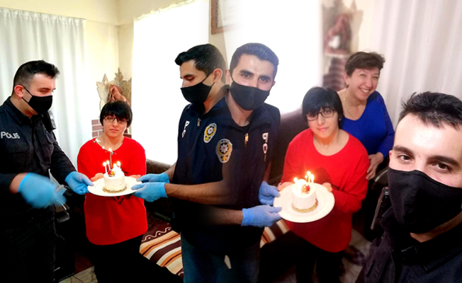 Polisten engelli kıza doğum günü sürprizi