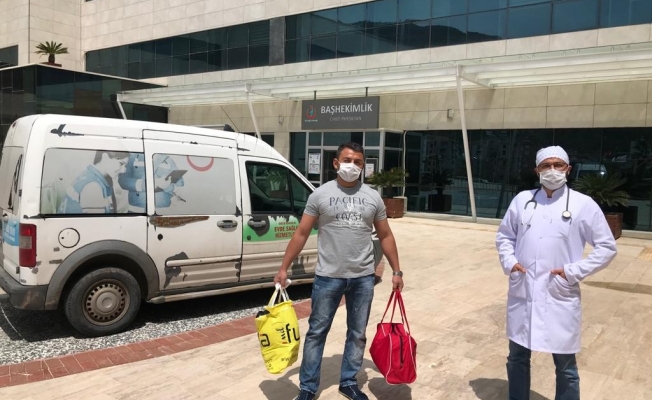 Antalya'da korona virüsü yenen hasta alkışlarla taburcu edildi