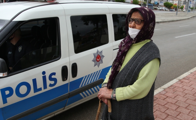 Kısıtlamayı ihlal eden yaşlı kadın: “Yakınlarım beni evimden attılar”