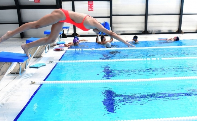 Türkiye Rekortmeni milli yüzücü Kumluca’da antrenman yapıyor
