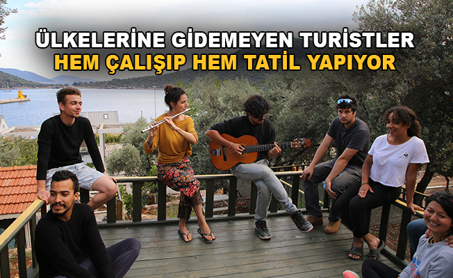 Türkiye'de kalan turistler, hem çalışıp hem tatil yapıyorlar