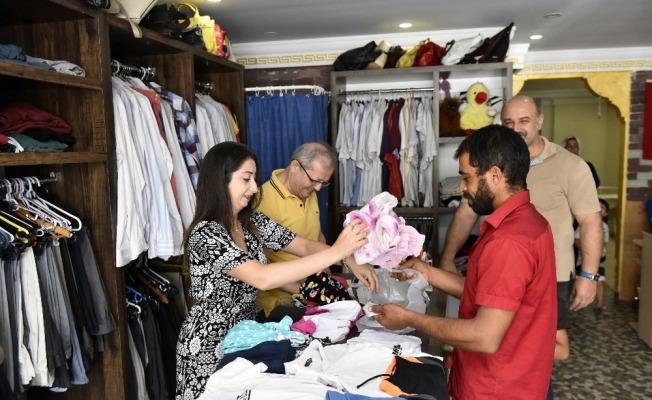 Muratpaşa Sosyal Yardım Merkezi’nde kıyafet yardımı