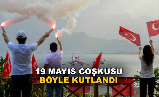 Denizde teknelerden Türk bayrağı açıldı