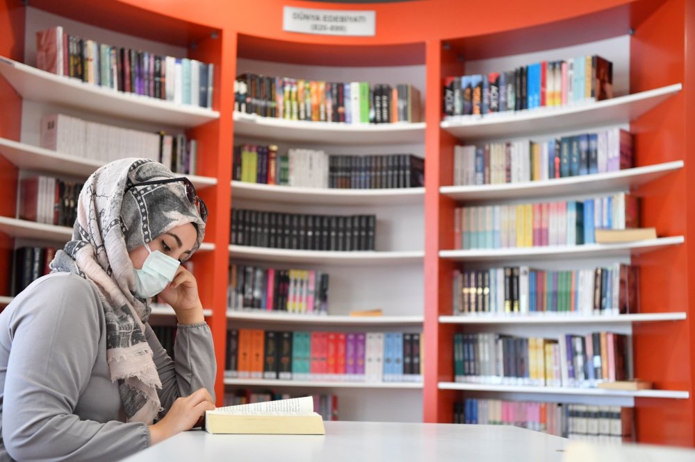 Konyaaltı Belediyesi Kütüphanesi kapılarını yeniden açtı